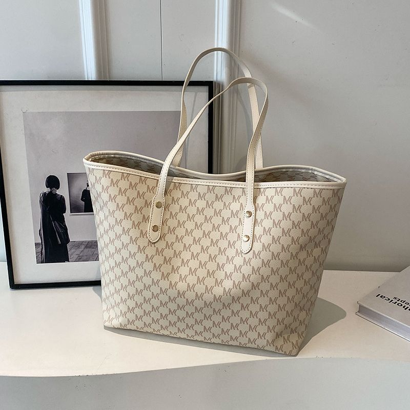 Free delivery designer bags Large capacity tote bag women retro armpit bag commuting handbag shoulder bag Detachable white black