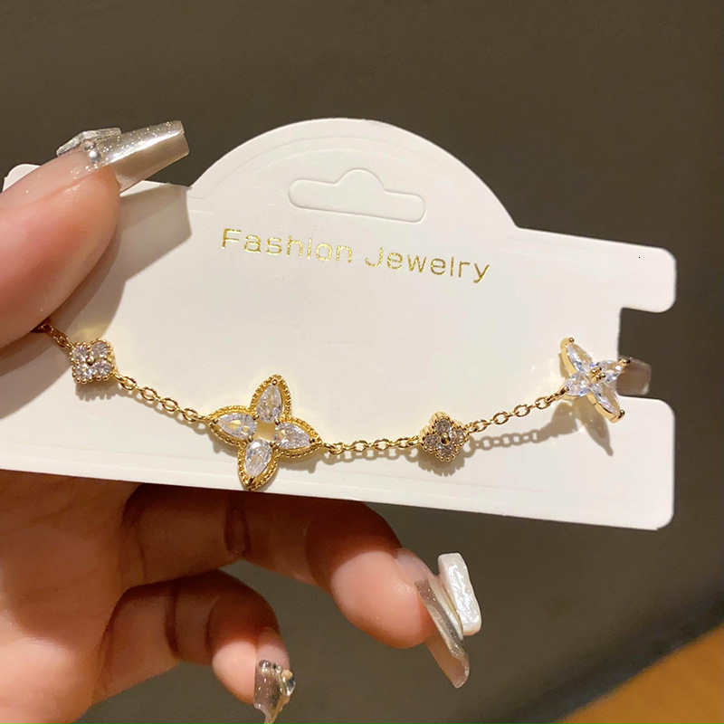 Luxury Brand Designer Jewelry Light Luxury Style Zircon Flower Water Drop Bracelet Korean High-End Design Bracelet Commuting Internet Celebrity Temper