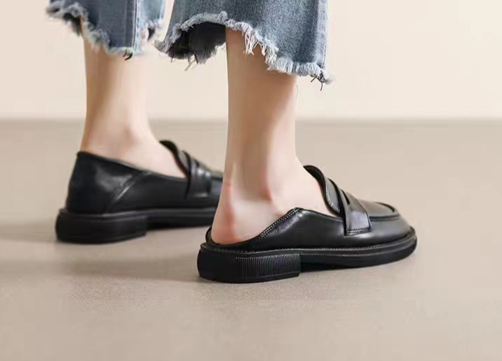 Retro British women's leather shoes autumn new designer women's shoes soft flat loafers simple and atmospheric single shoes