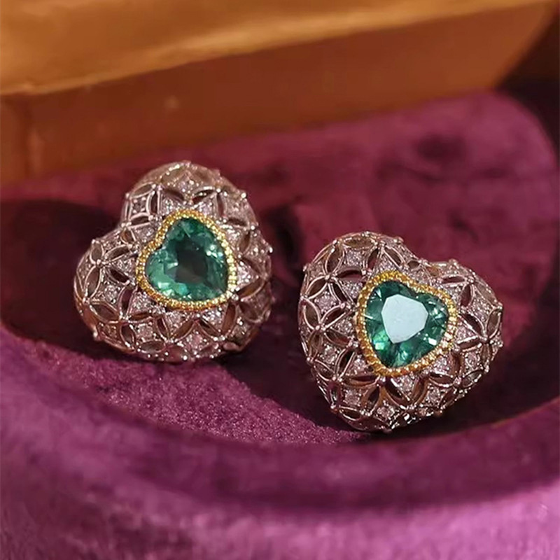 Choucong Stud Earrings Vintage Jewelry 925 Sterling Silver Heart Cut Emerald CZ Diamond Gemstones Party Elegant Women High Quality Women Wedding Earri
