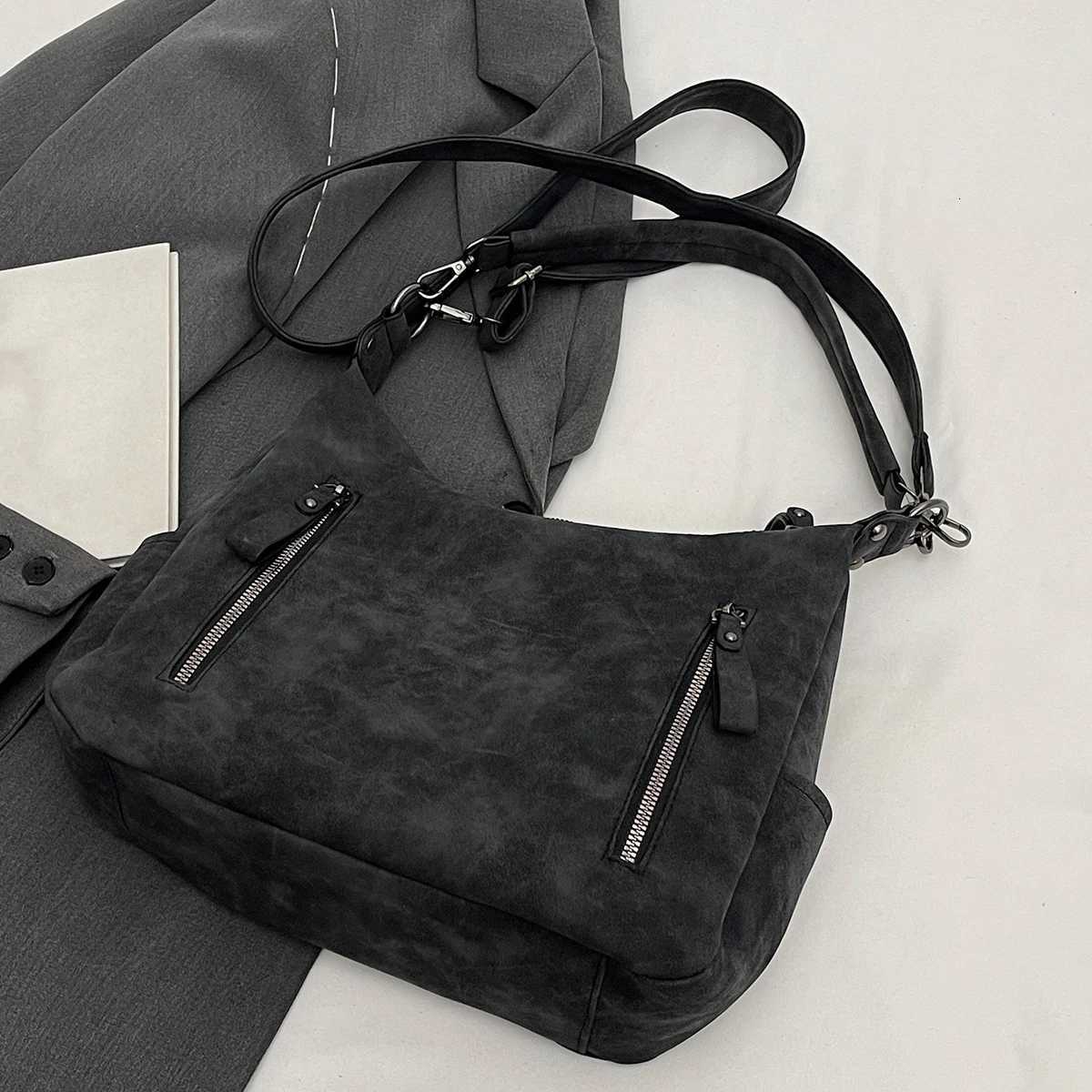 Fashion new largecapacity womens bag versatile messenger bag daily simple popular oneshoulder commuter tote bag Z250911