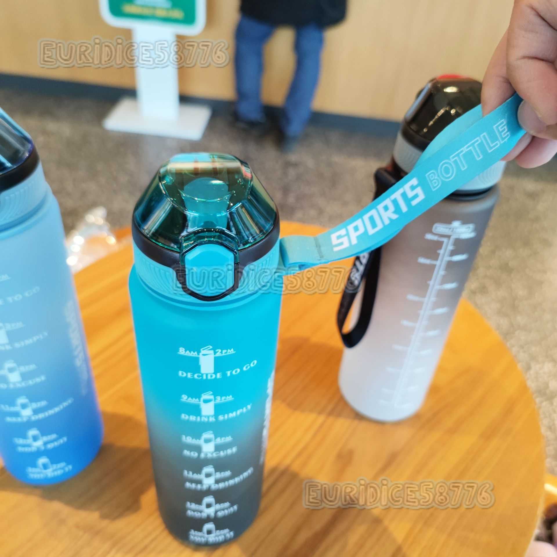 Large Capacity New Plastic Water Bottle Frosted Gradient Color Water Cup Portable Rope Duckbill Straw Sports Cup H250911