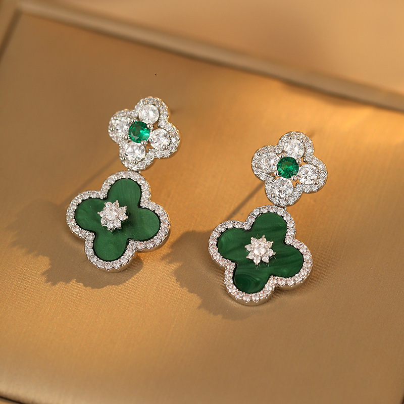 Luxury Brand Designer Jewelry Tiktok Hot-Selling Four-Leaf Flower Zircon Earrings Light Luxury High-End Exquisite Niche Stud Earrings Fashionable Vers