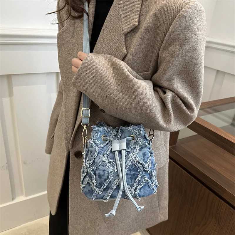 Denim Drawstring Bucket Bag Korean Simple Phone Bag 2025 SpringSummer New Fashion Personalized Womens Crossbody Shoulder Bag W250911