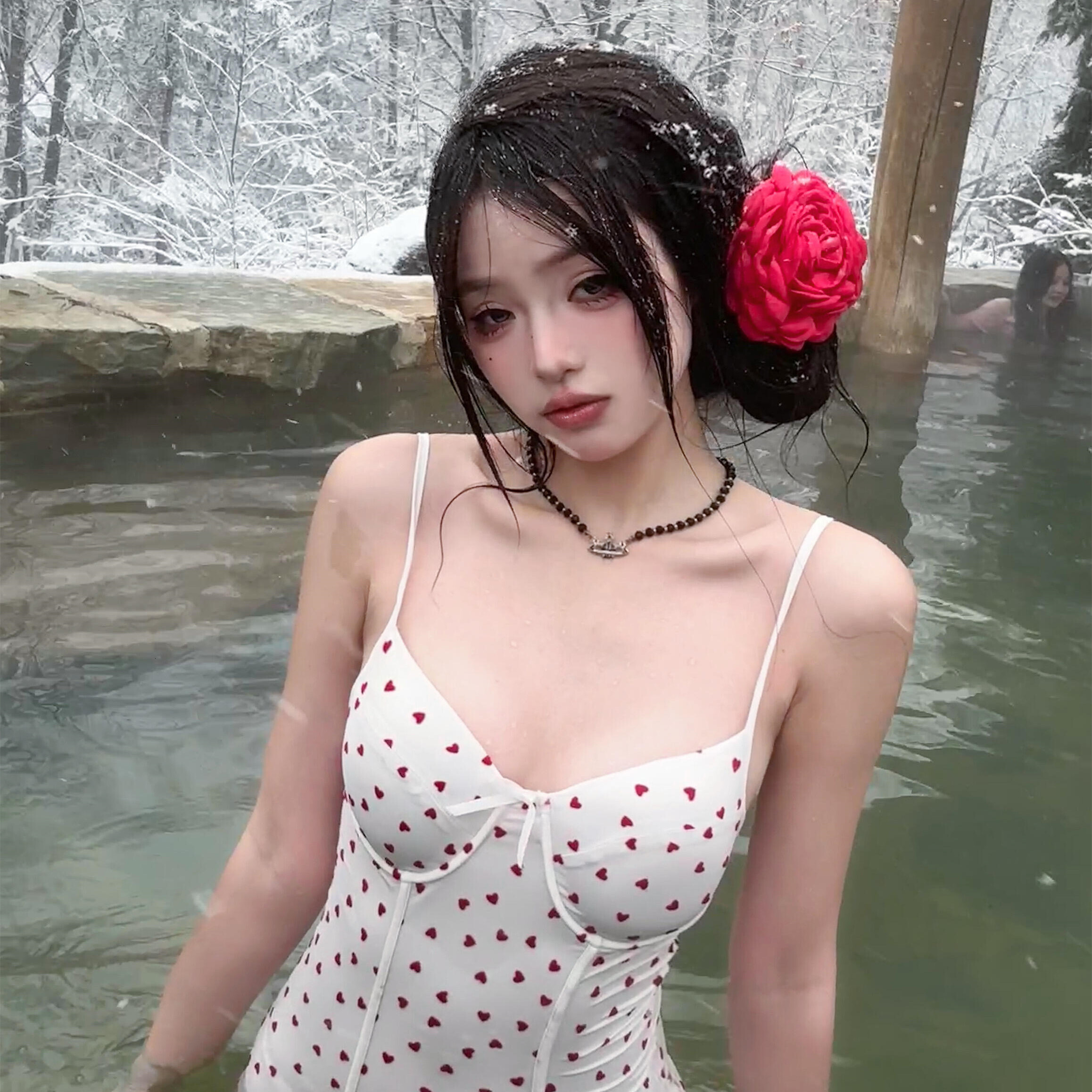 2025 New One-Piece Swimsuit for Women, Hot Spring Sexy Pure Desire, High-End French Vacation, Tummy-Covering Slimming Swimwear