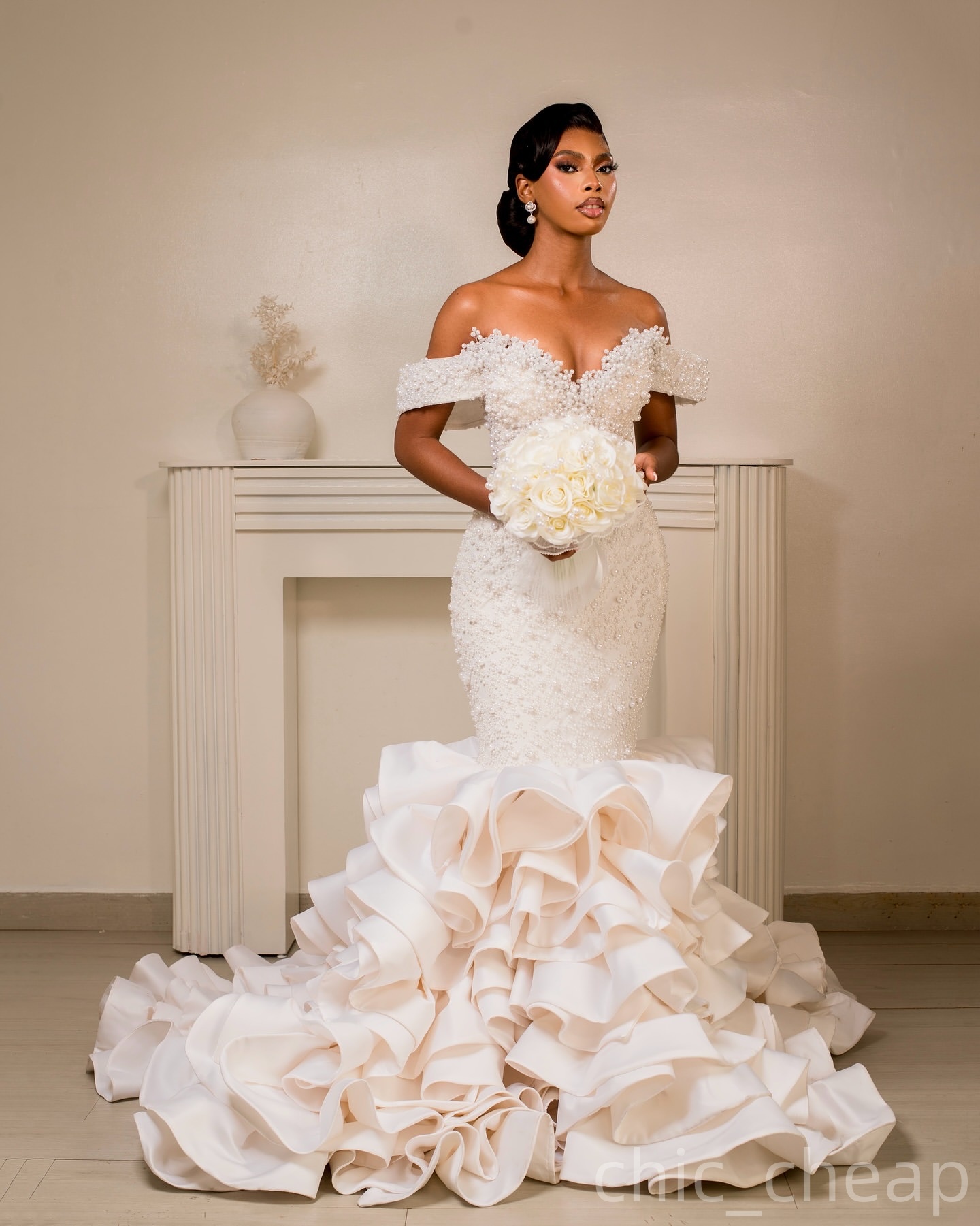 2025 Aso Ebi Plus Size Ivory Mermaid Wedding Dress Sweetheart Pearls Tiers Satin Luxurious Vintage Bridal Gowns Dresses ZJ0411
