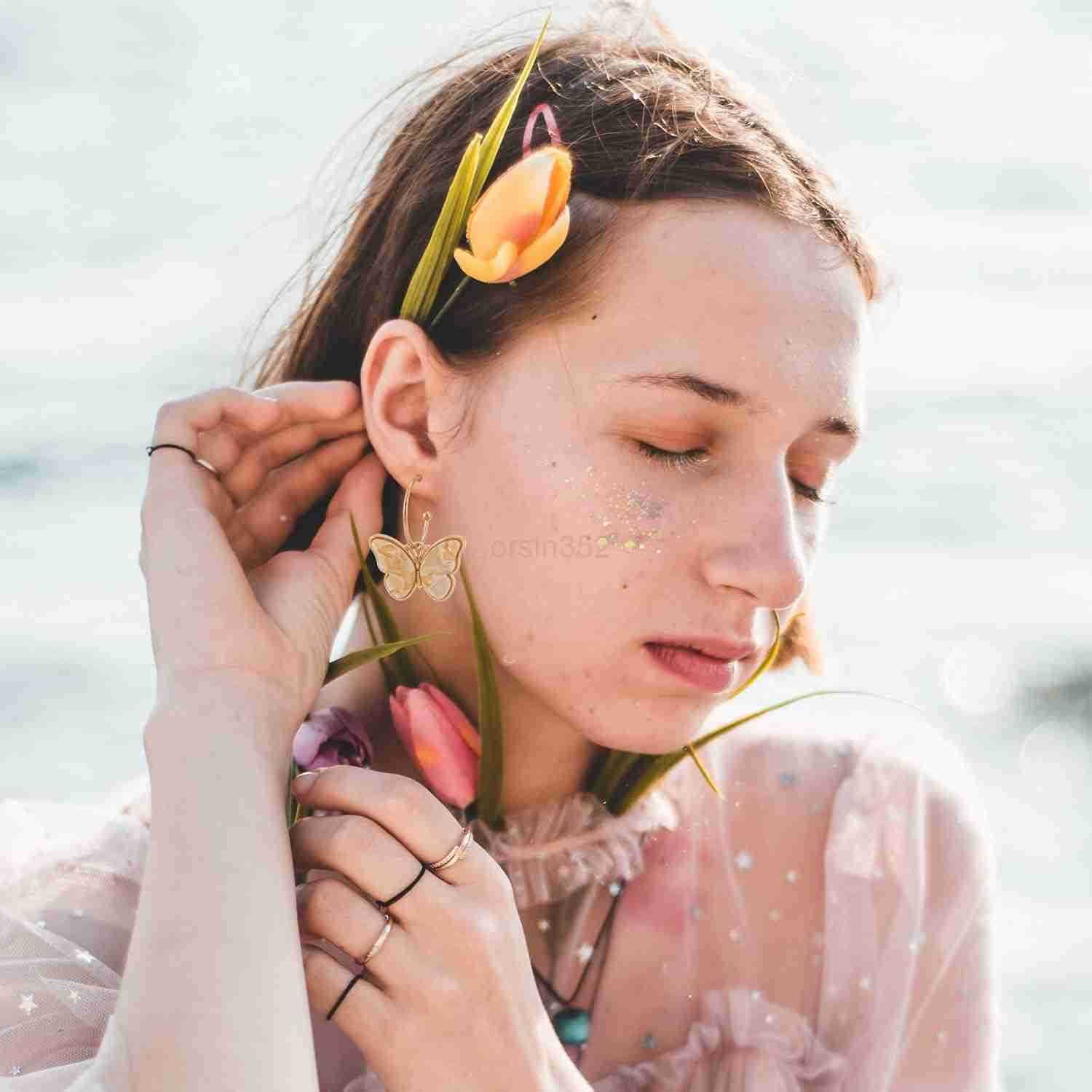 Gold Butterfly Dangle Earrings for Women Lightweight Acrylic Butterfly Dangle Hoop Earrings for Mother Daughter Teen GirlsW250911