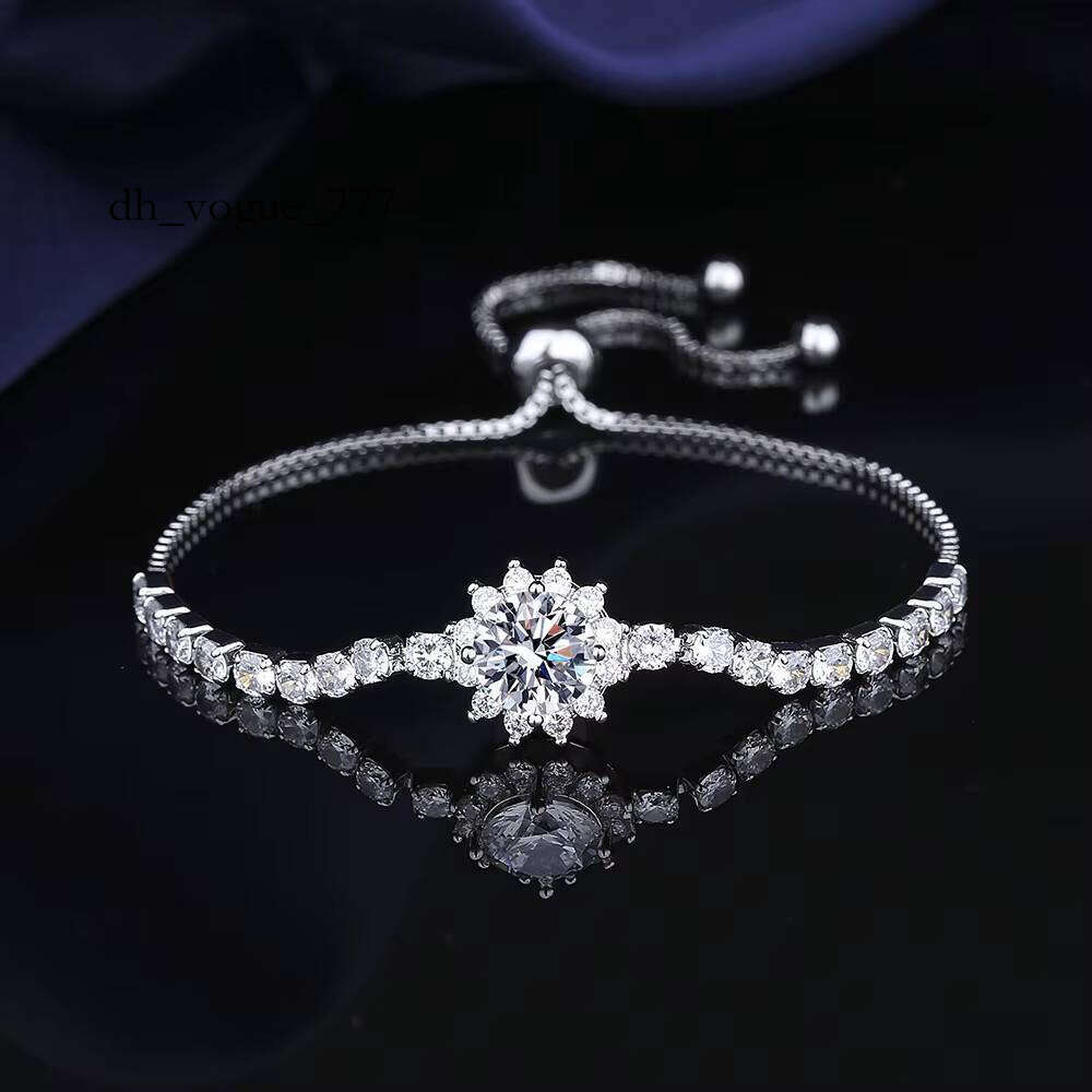Hot Selling Moissanite Suower Bracelet Two Dia Hand Jewelry Manufacturers Wholesale