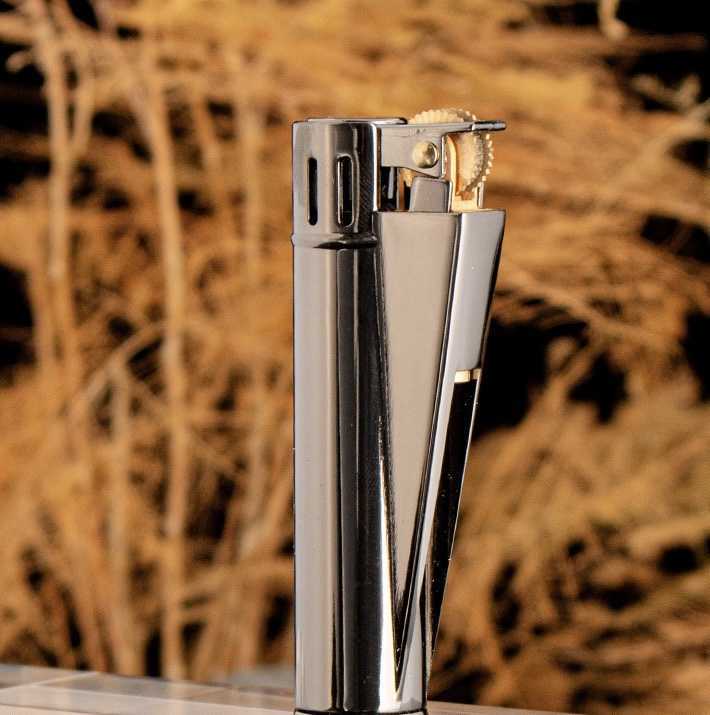 Clipper cigarette Windproof Straight Jet Blue Flame Outlet With Dust Cap Butane Torch Lighter Men GadgetT250224 H260131