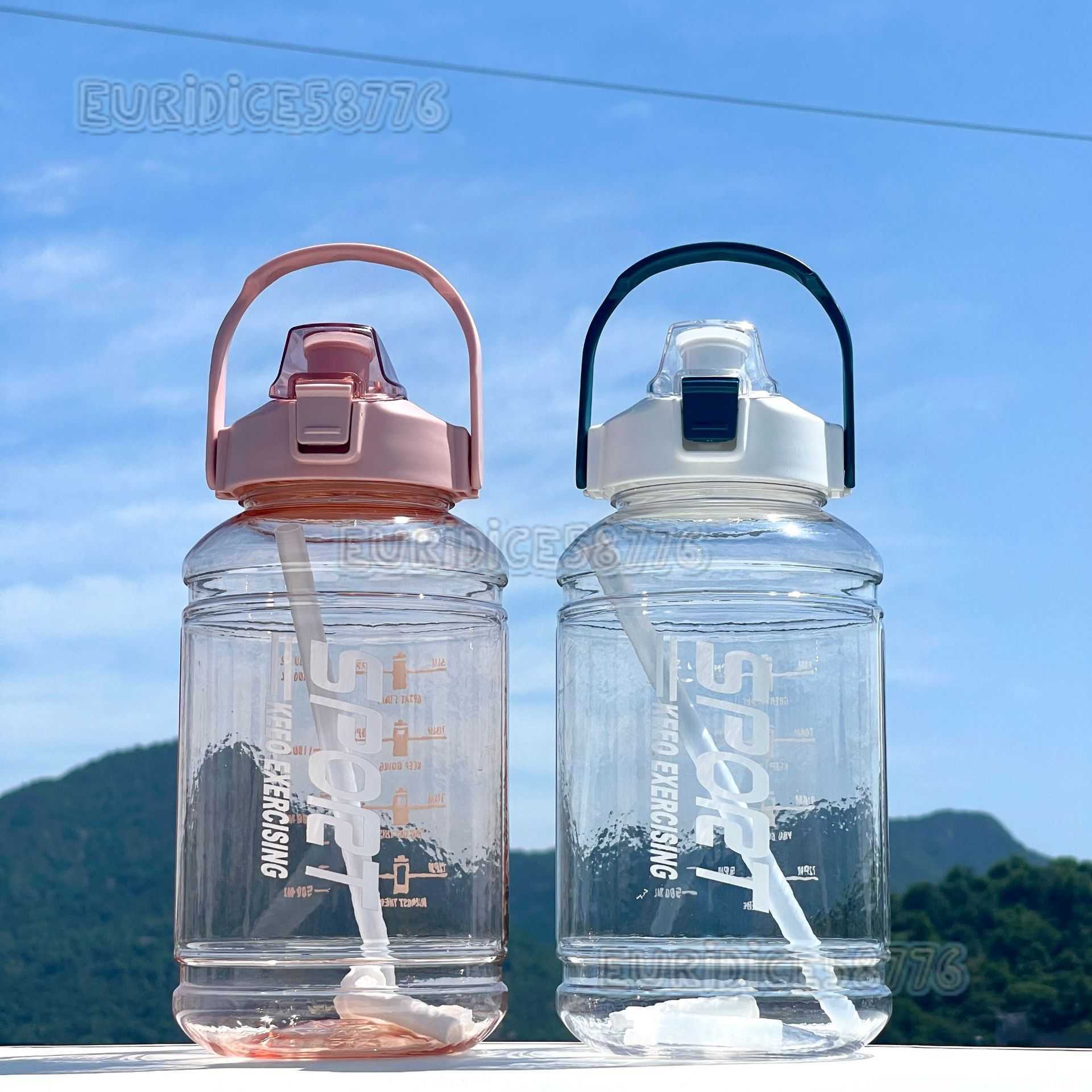 New Large Capacity Plastic Cup for Men with Straw Portable Water Bottle with Scale Outdoor Sports Fitness Cup H250911
