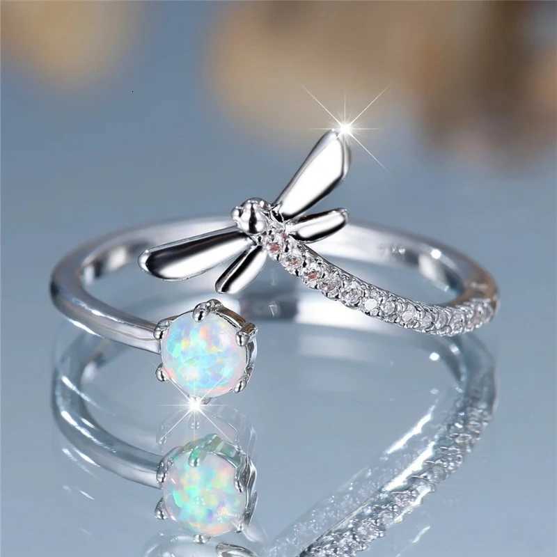 Bohemian Charm Female White Fire Opal Round Stone Dragonfly Open Ring Silver Color Cute Gift Wedding Jewelry Rings for Women W250911