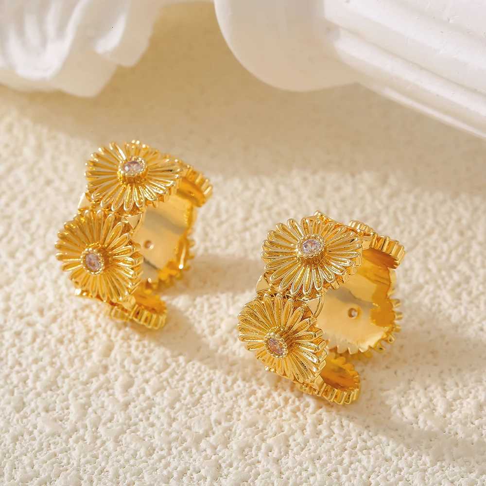 Nivora Fashion Copper Opening Rings For Women Sun Flower Rhinestone Women Finger Rings Vintage Gold Color Rings Jewelry Gifts W250911