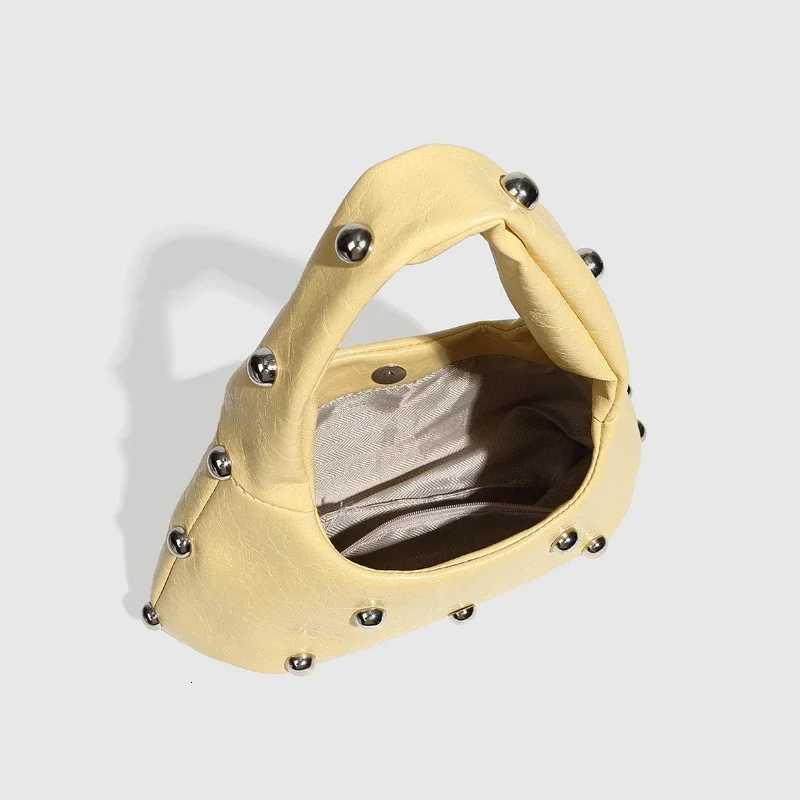 Niche Luxury Chic Lady Rivet Shoulder Bag 2025 New Designer Hobos Half Moon Underarm Bags Fashion Retro Highend Women Handbags W250911