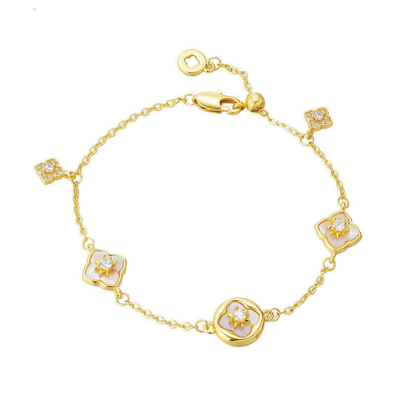 Vintage Pointed Dia Four-Leaf Flower Bracelet for Women, Fresh and Versatile, Unique Niche Design Hand Jewelry