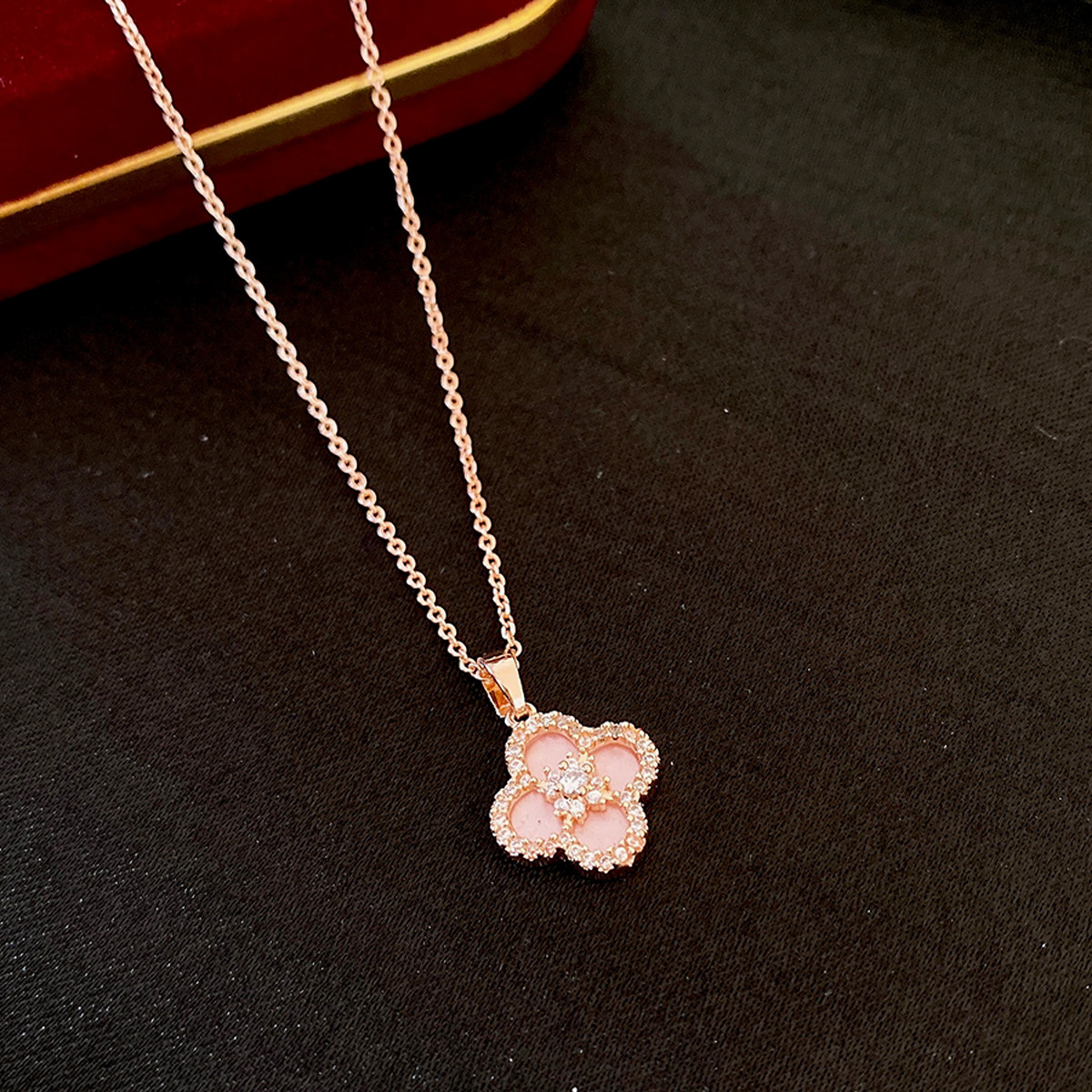 Luxury Brand Designer Jewelry Korean Style Simple Zircon Flower Necklace Light Luxury High-End Clavicle Chain For Women Exquisite Design Sense Niche J
