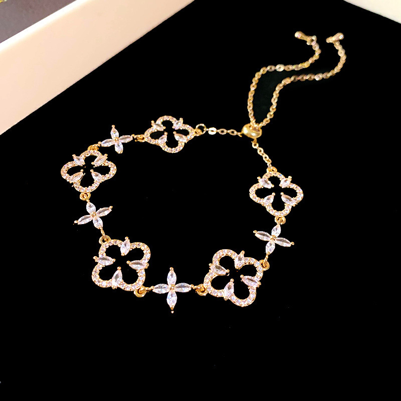 Luxury Brand Designer Jewelry Light Luxury Style Zircon Flower Water Drop Bracelet Korean High-End Design Bracelet Commuting Internet Celebrity Temper