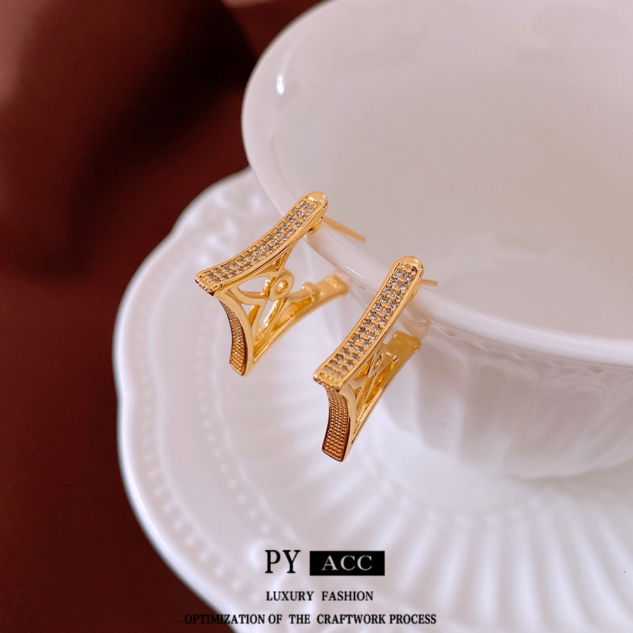 Luxury Brand Designer Jewelry 18K Real Gold Plated Silver Needle Zircon Asymmetric Earrings Ins Retro High-End Sense Stud Earrings Niche Light Luxury 
