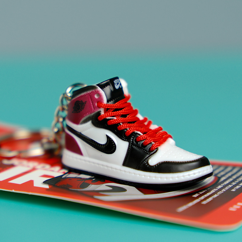 Sneaker Keychains Miniature Sneaker Shoe Charm Collectible Backpacks Car Keys Gift Sports Fan Accessories Decorative Keyring