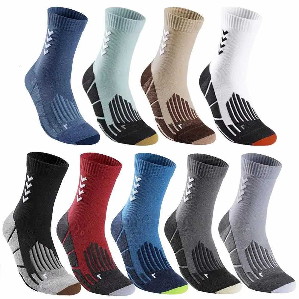 Sports Socks Breathable MoistureWicking Basketball Football Socks Athletic Cushioned AntiSlip Men Cycling Middle Tube Socks D250911