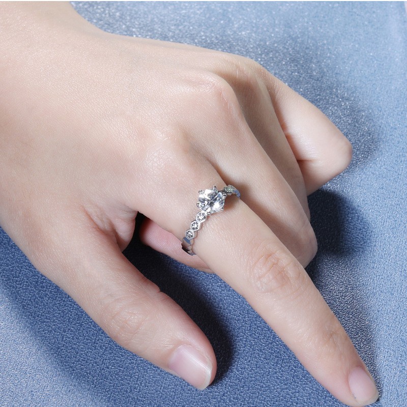 MT GRA 1 CT Moissanite Ring for Women 925 Sterling Silver Engagement Wedding Ring, Realistic Diamond Simulant, Perfect Gift for Men & Women, Factory W