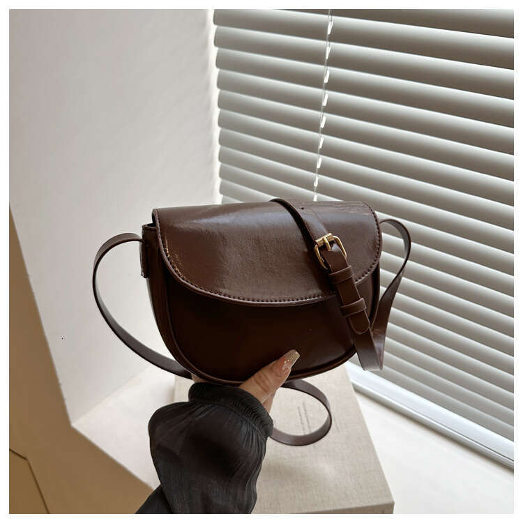 2025 New Women's Saddle Single Shoulder Strap Underarm Simple Design Crossbody Designer Bags Bag Handbag