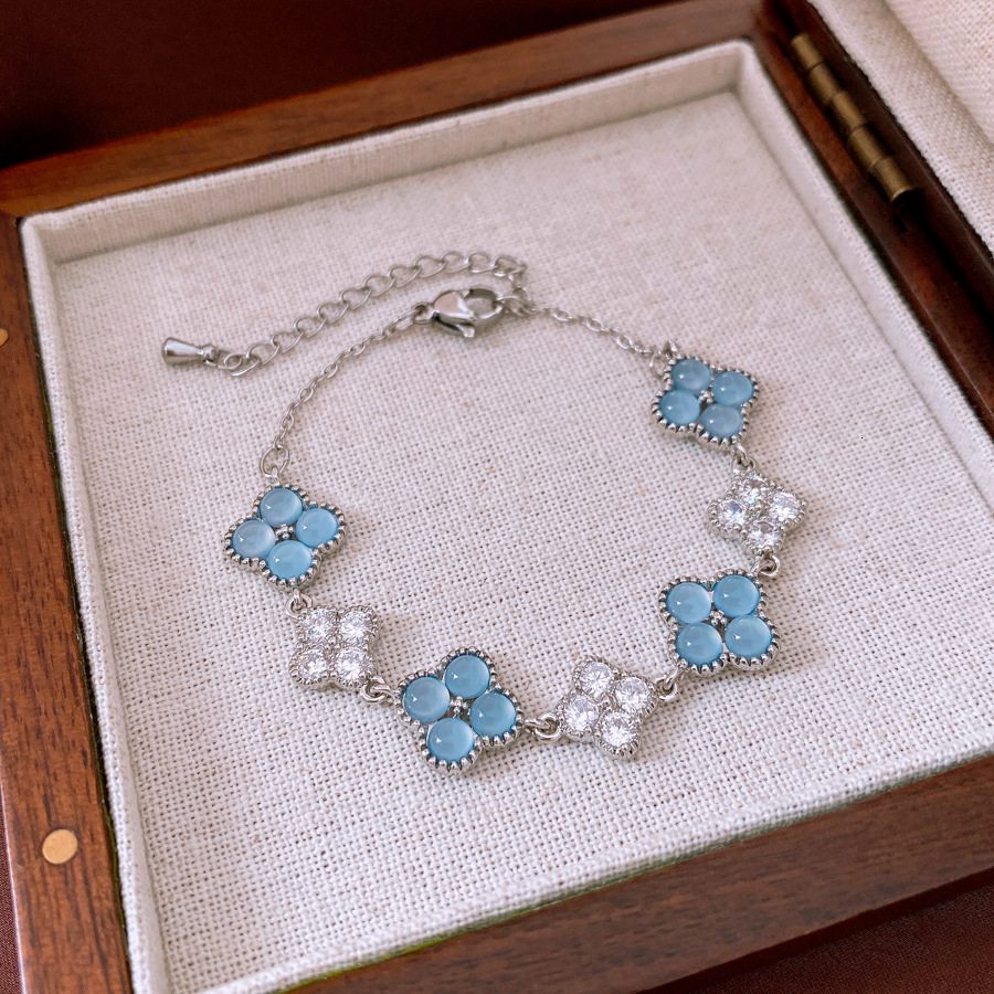 Luxury Brand Designer Jewelry Fresh Zircon Four-Petal Flower Pendant Bracelet Light Luxury Style Sweet Temperament Bracelet Simple Exquisite Versatile