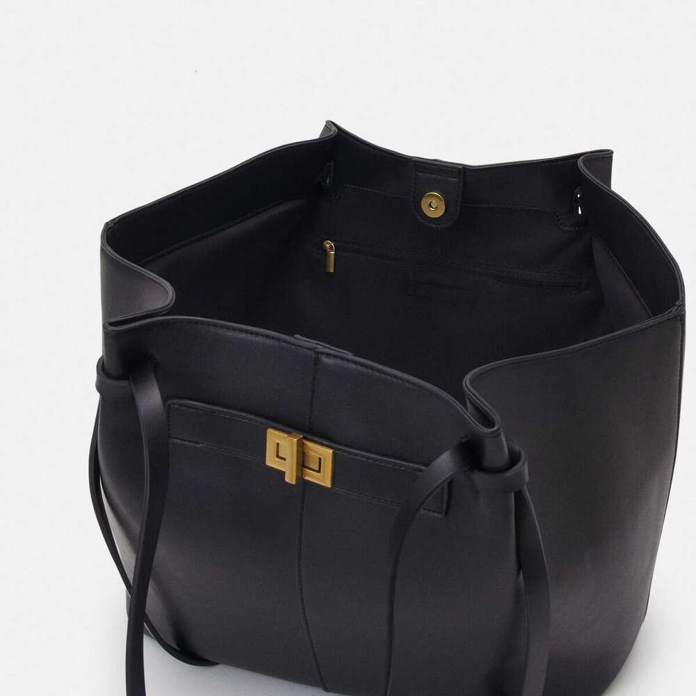 Lightweight Large Capacity 2025 New Bat-Shaped High Street Handbag Trendy Single Shoulder Crossbody Bag for Women