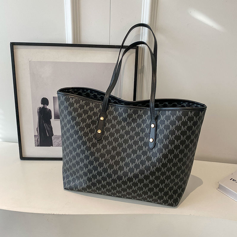Free delivery designer bags Large capacity tote bag women retro armpit bag commuting handbag shoulder bag Detachable white black
