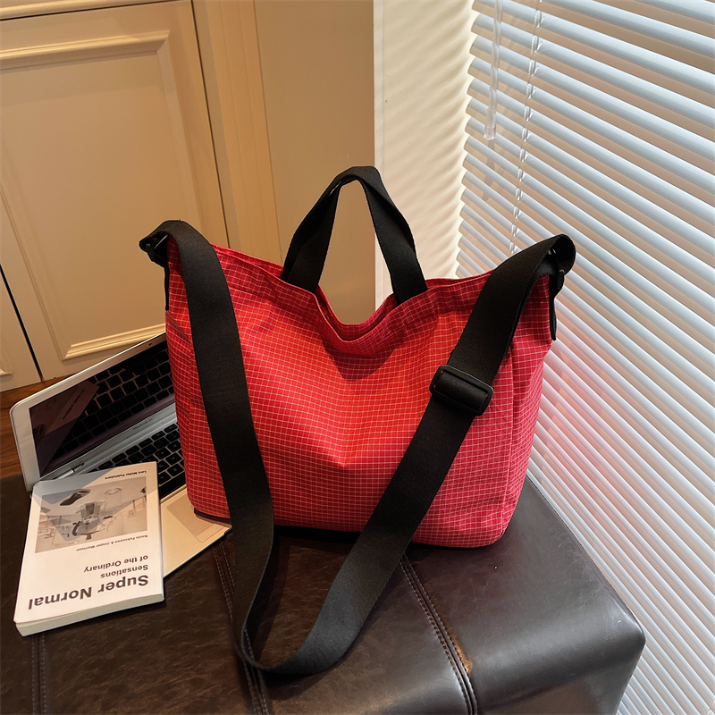 2025 new large capacity women's fashionable shoulder bag with simple design, daily multifunctional small square crossbody bag, luxurious party ha