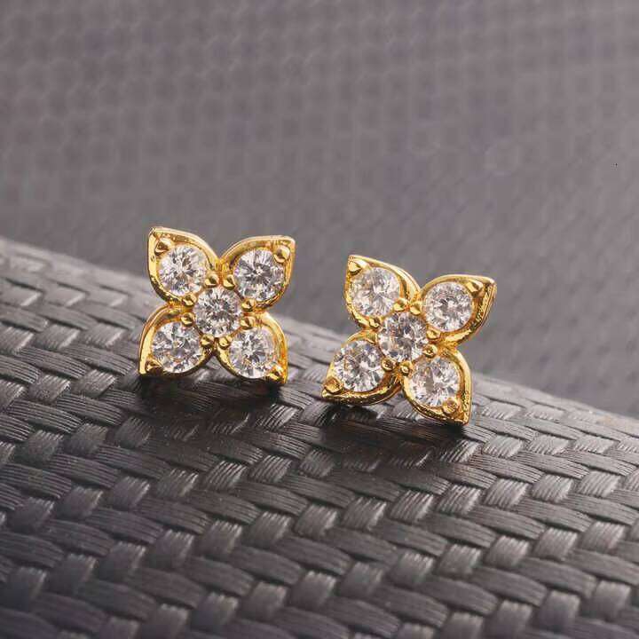 Trendy VVS1 D Moissanite Earrings S Sterling Sier Round Brilliant Cut Four Leaf Flower Stud Design Fashionable Gift