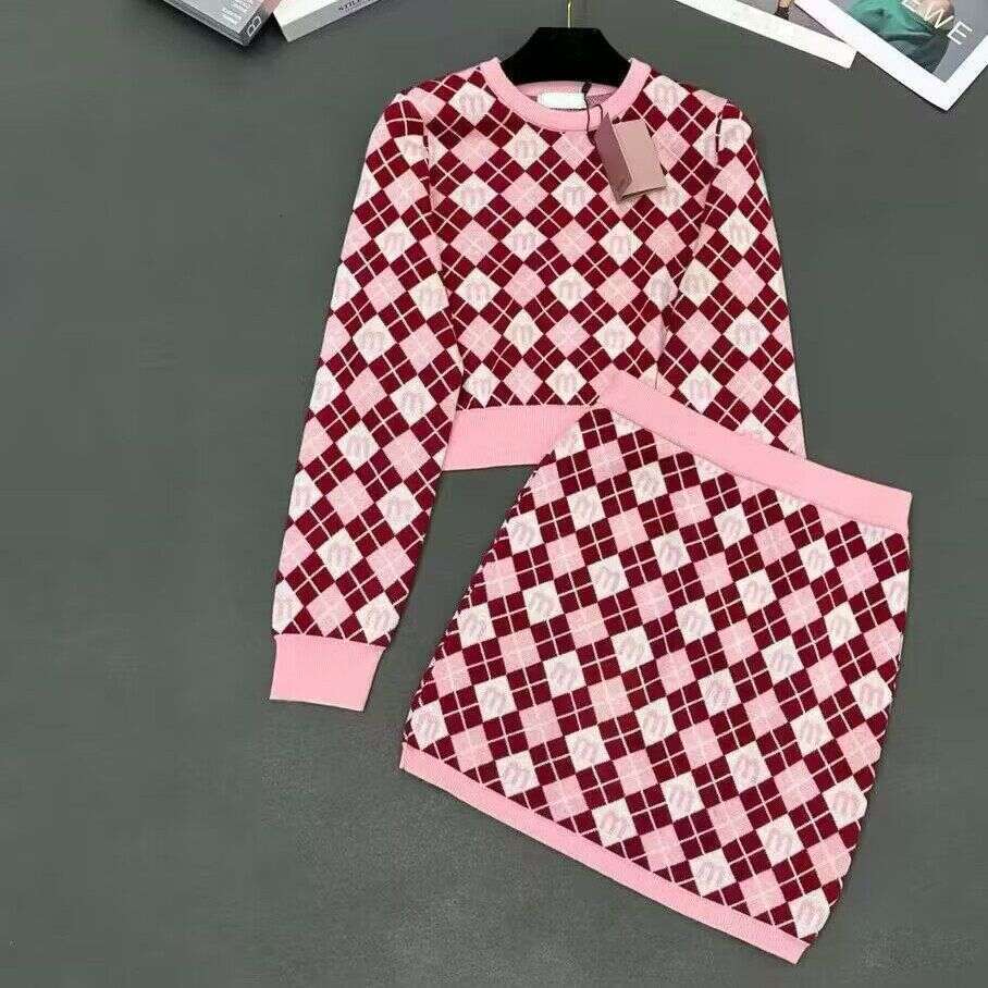 2025 Autumn Winter New Small Fragrance Style Diamond Grid Letter Jacquard Elegant Knitted Women's Casual Half Skirt Two-Piece Set