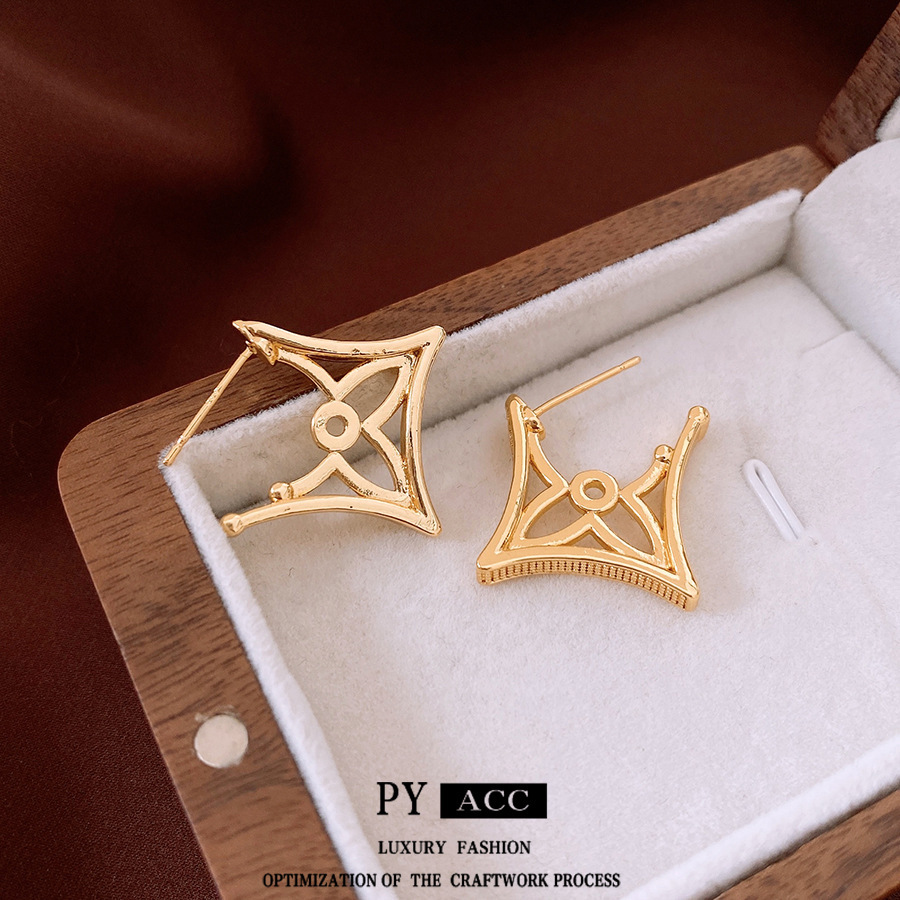 Luxury Brand Designer Jewelry 18K Real Gold Plated Silver Needle Zircon Asymmetric Earrings Ins Retro High-End Sense Stud Earrings Niche Light Luxury 