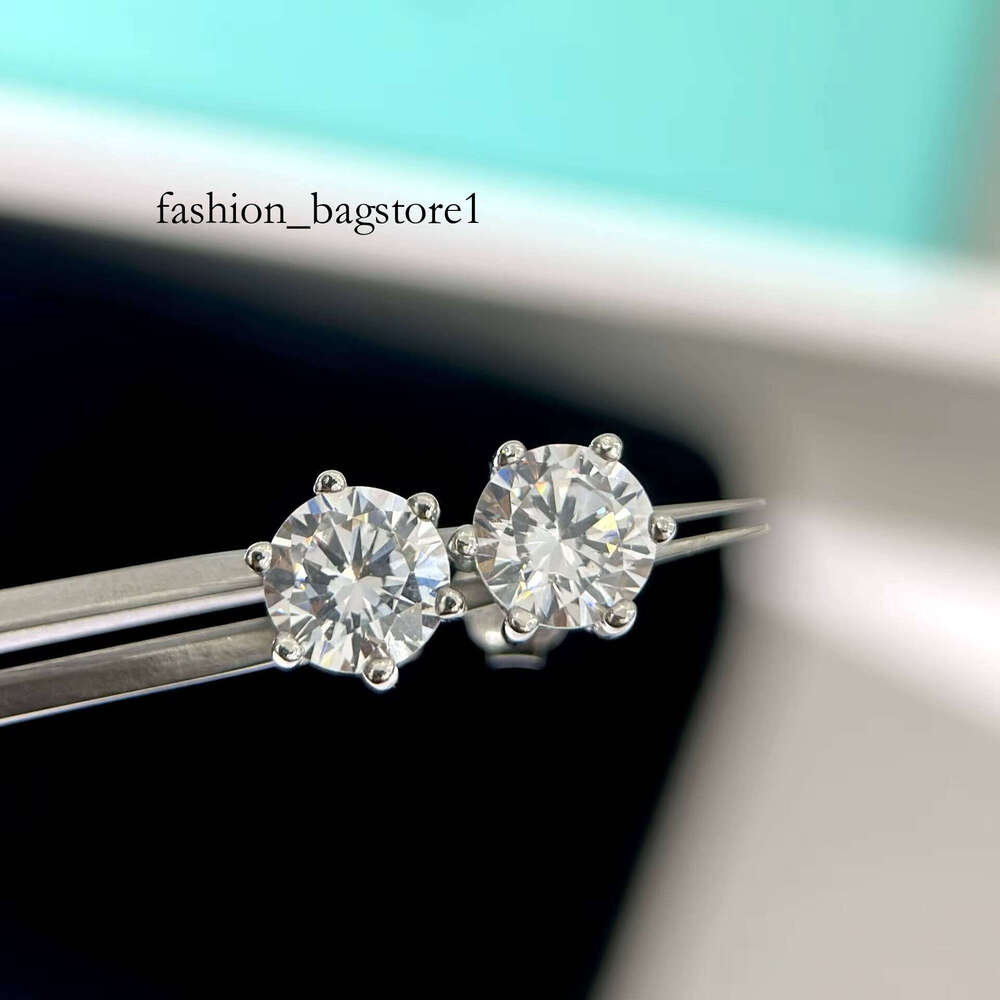 1 Karat Light S Sterling Sier Six-Claw Earrings Single-Item Essential Flash Moissanite