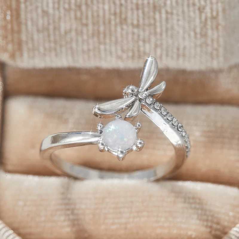 Bohemian Charm Female White Fire Opal Round Stone Dragonfly Open Ring Silver Color Cute Gift Wedding Jewelry Rings for Women W250911
