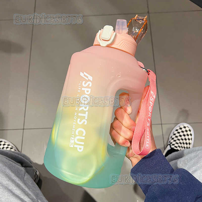 Large Capacity Water Bottle for Women Gradient Color Water Sports Men Fitness with Handle American Style Outdoor Student Cup H250911