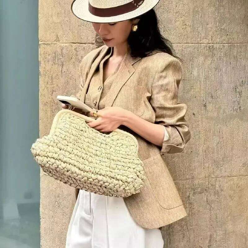 Fashion Straw Cloud Woven Clip Shell Bag Handmade Handbags Elegant Summer Beach Bags Clutch Purses For Holiday Party