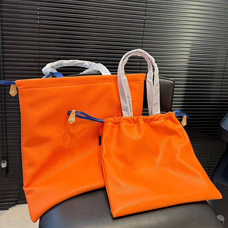 Retro bucket drawstring bag fashionable commuter bag luxury designer bag classic floral pattern bag women's shoulder bag high-end handbag practical crossbody bag