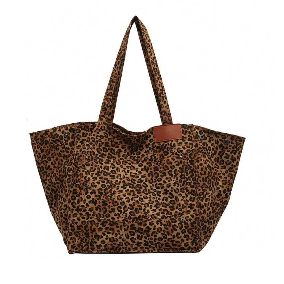 Fashionable and personalized largecapacity tote bag multifunctional leopard random print shoulder bag W250911