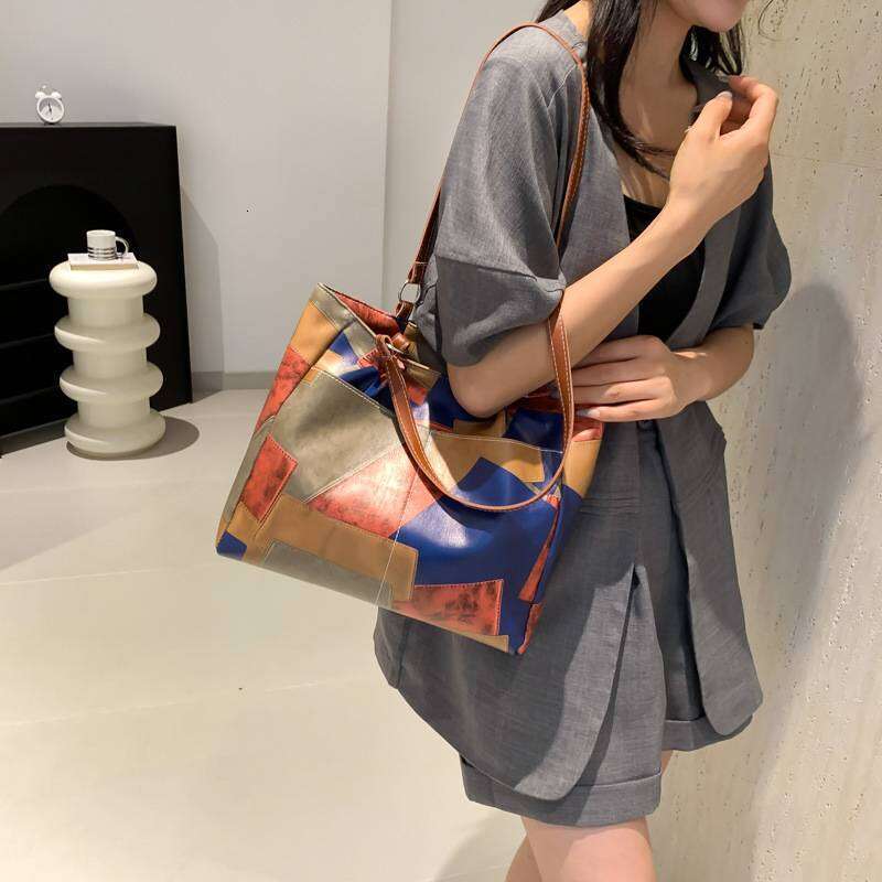 Three-Color Large-Capacity Bag, New Stylish Elegant Summer Tote, With A Simple Relaxed Design, Suitable For Commuting And Casual Use.