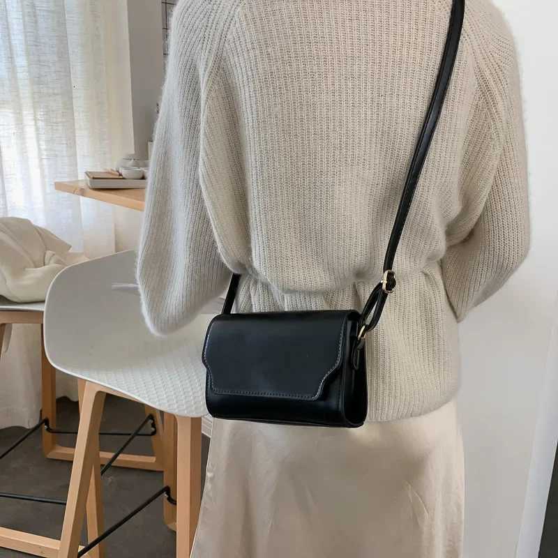 Vintage Mini Messenger Bags for Women PU Leather Shoulder Bags Ladies Simple Design Handbag Female Crossbody Small Square Purse Z250911