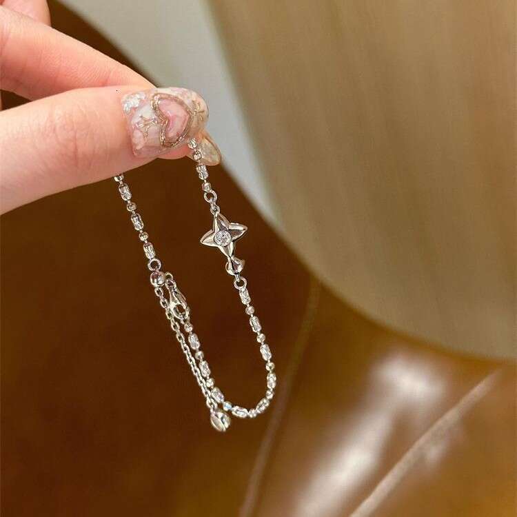 High-End Sparkling Dia Four-Pointed Star Bracelet for Women, Vintage Fashionable Elegant Bracelet, Exquisite Versatile Jewelry