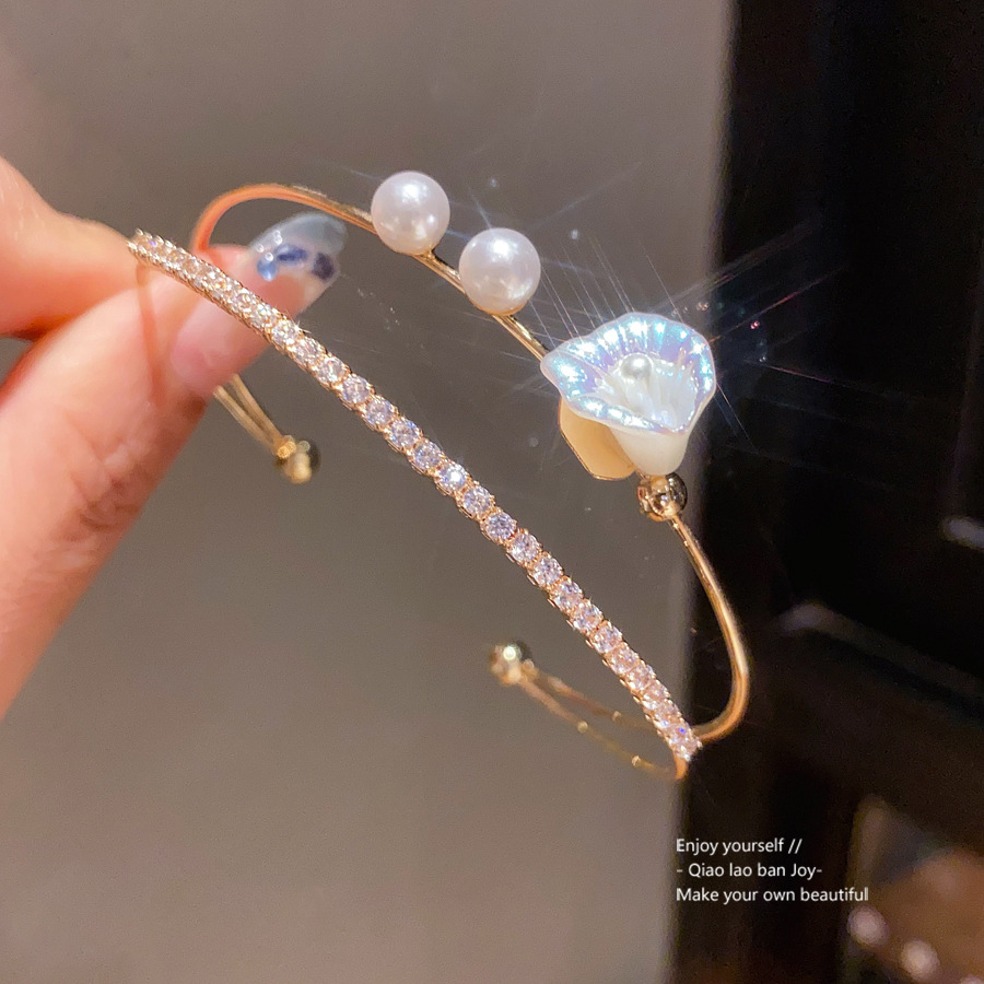 Gold - Toned Bangle With Calla Lily - Shaped Iridescent Flower, Pearls And Crystal Pave Design Delicate Daily & Elegant Jewelry Gift For Her High - Qu
