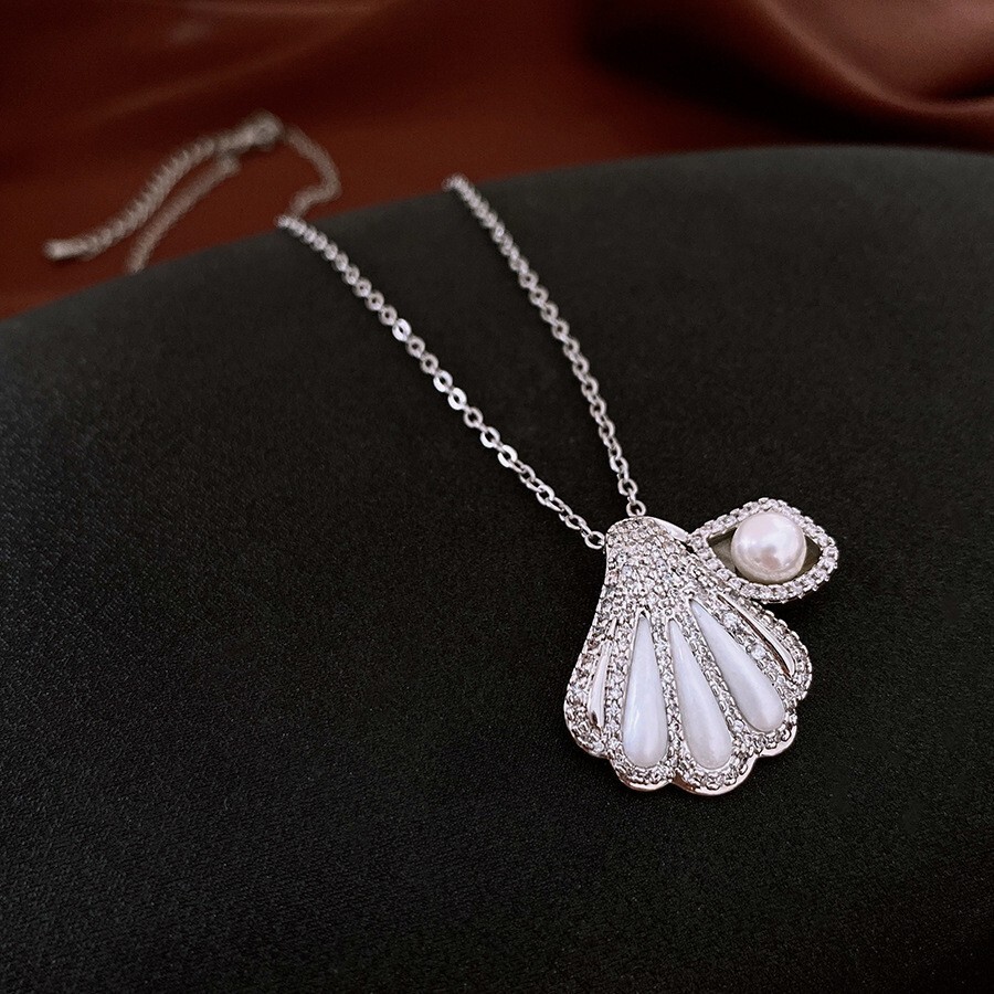 Luxury Brand Designer Jewelry Light Luxury Zircon Pearl Fan-Shaped Water Drop Necklace French Retro Versatile Collarbone Chain Niche High-End Sense Ne