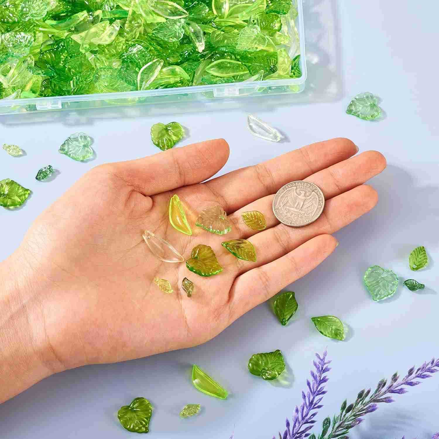 320Pcs Green Acrylic Leaf Beads Charms Transparent Maple Tree Leaves Pendants Cute Green Leaf Beads Caps for Jewelry Making Necklace EarringW250911