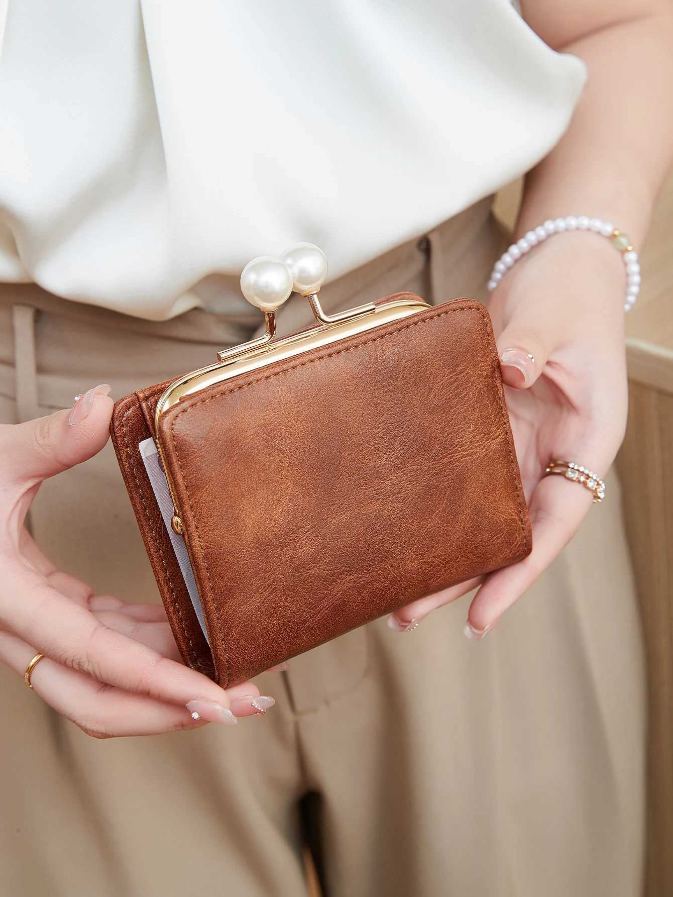 Womens Cute Pearls Kiss Lock Wallet multifunctional Trifold Large Capacity Short Wallet fashion PU Leather Coin ZeroWallet W250911