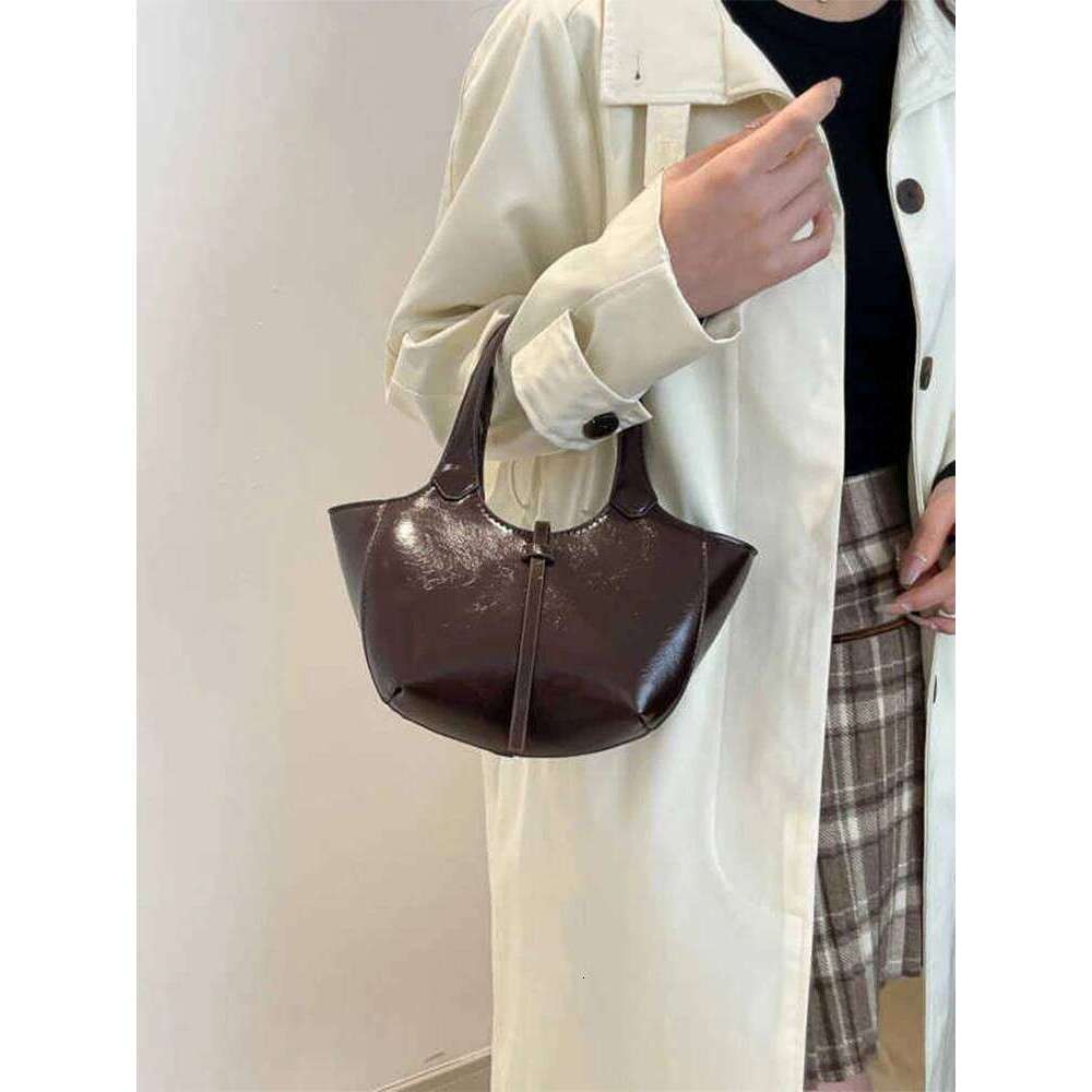 New Women Commuter Small Bucket Bags Classic Red PU Leather Lady Crossbody Bag Simple Female Handbags