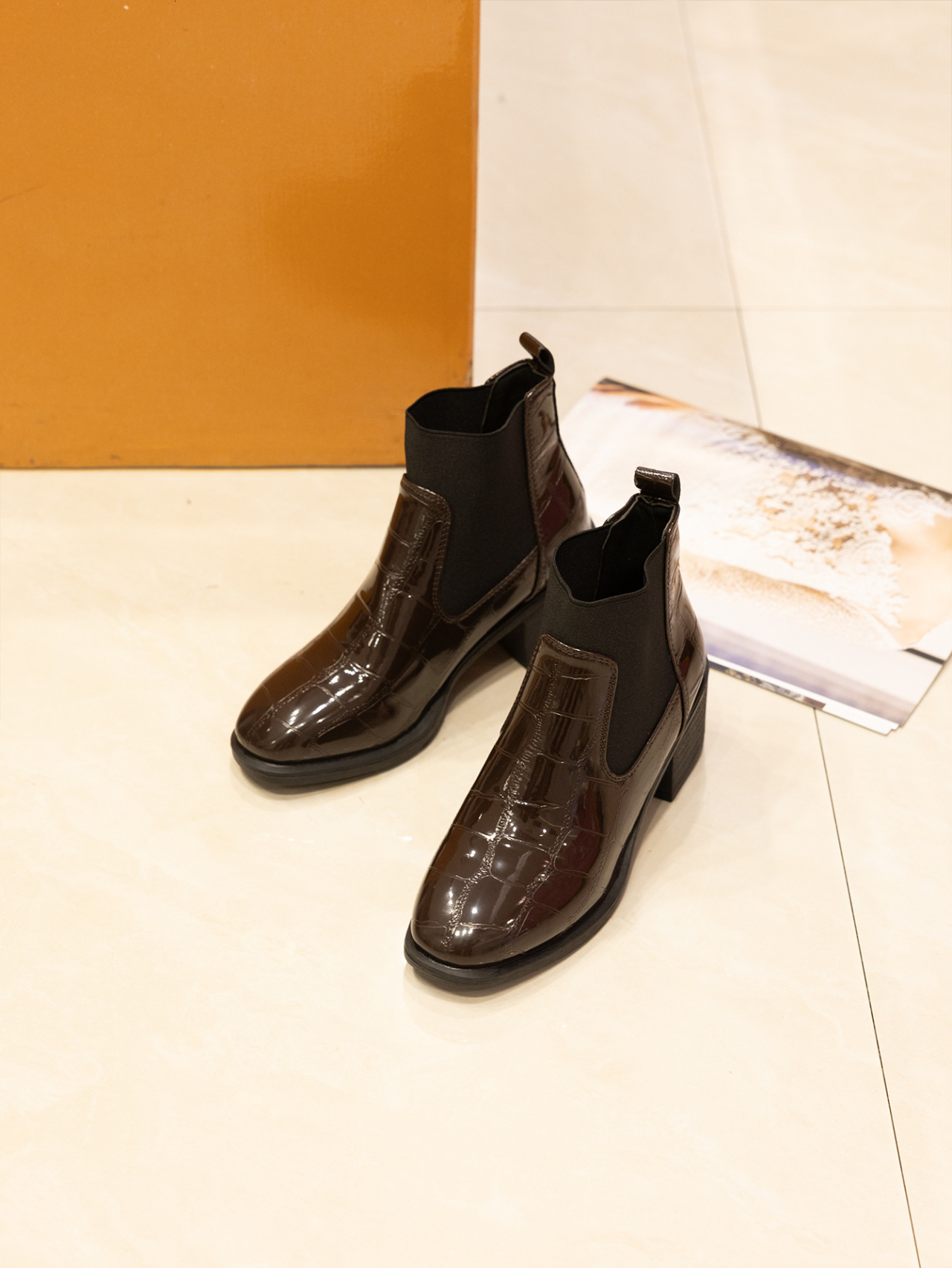 Women's Short Boots Autumn/Winter New Designer Shoes Short Boots Lacquer Leather Middle Heel Boots Thick Heel and Ankle Boots
