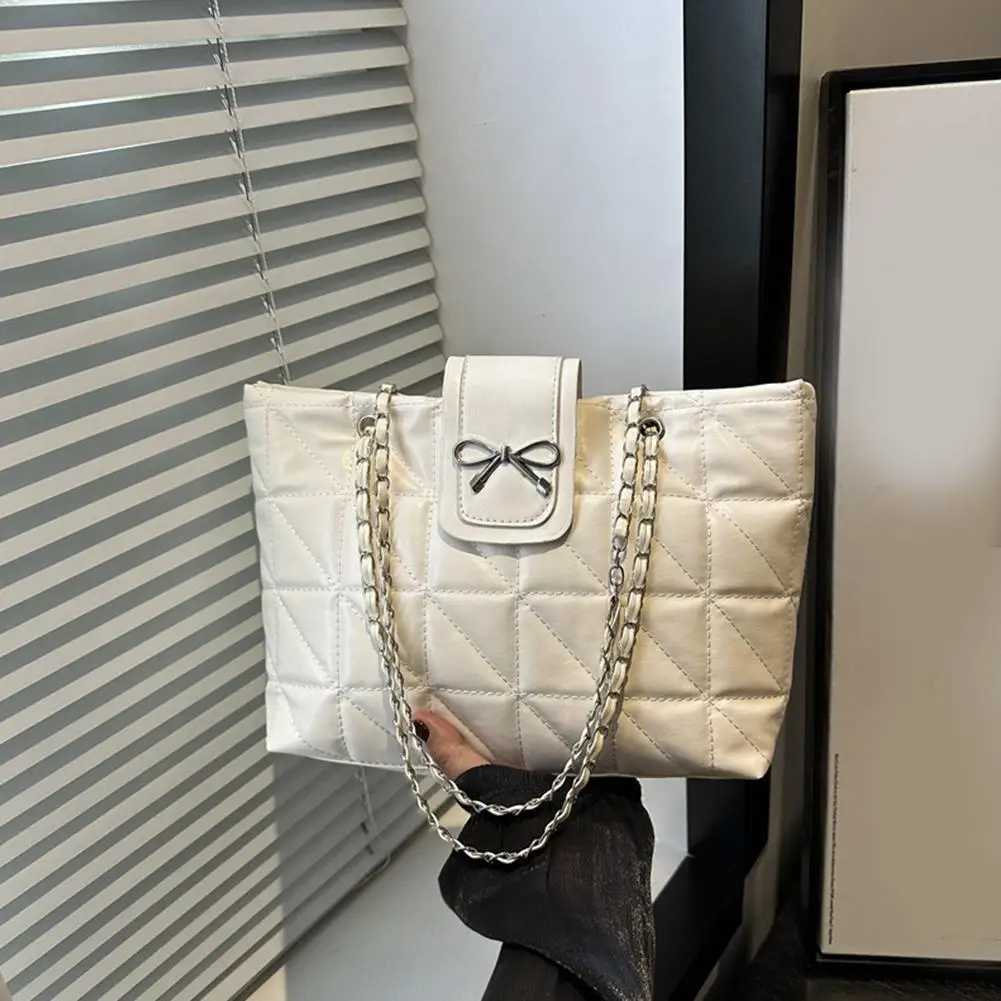 Large Capacity Tote Bag for Women Trendy Shoulder Hobo Hand Carry Aesthetic Chic Versatile Purse for Everyday Essentials Z250911