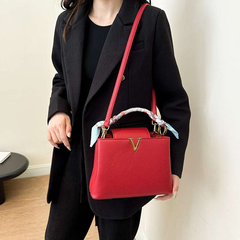 2024 New Lychee Vee Inlaid Gold Edge Tote Light Handbag Single Shoulder Crossbody Large Capacity Women's Bag