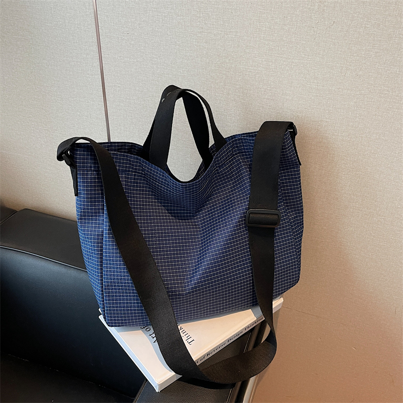 2025 new large capacity women's fashionable shoulder bag with simple design, daily multifunctional small square crossbody bag, luxurious party ha